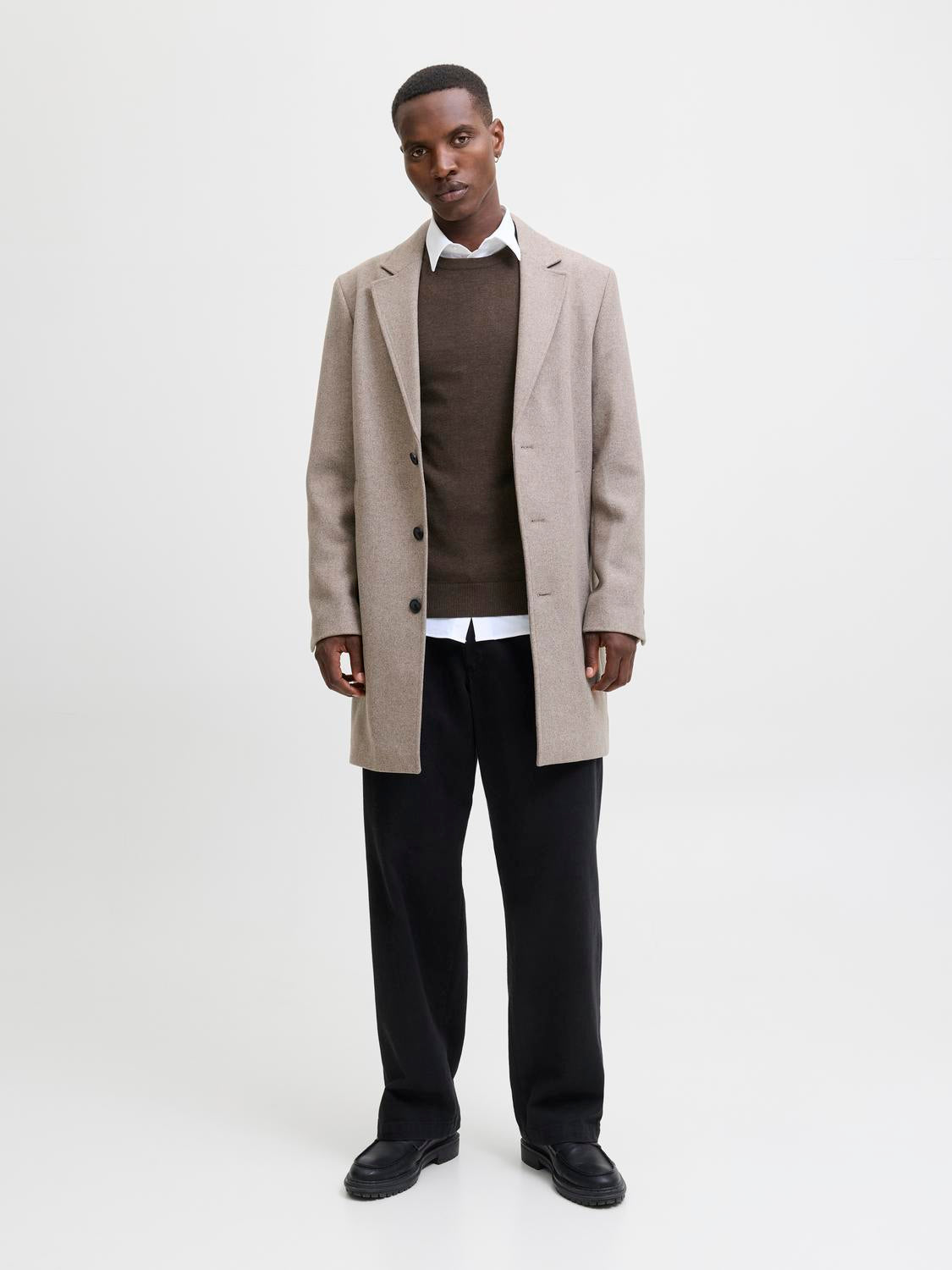 model_shot-front_full